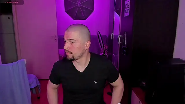 Snapshot of Michael_Wolfborn chatting on April 7, 4:07 pm Michael Wolfborn online show from April 7, 4:07 pm