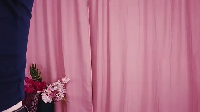 KimWilli online show from January 5, 7:07 pm