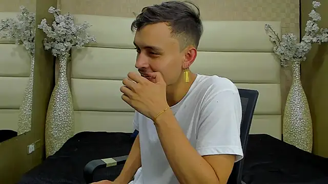 Desmon Clark online show from February 15, 3:31 am