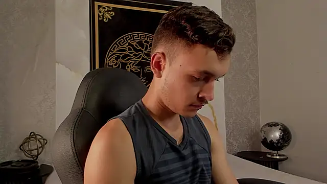 Desmon Clark online show from February 20, 7:34 am