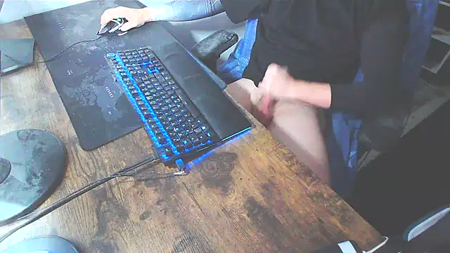 Snapshot of WouldLovetoFuckYou666 chatting on December 4, 12:03 pm WouldLovetoFuckYou666 online show from December 4, 12:03 pm