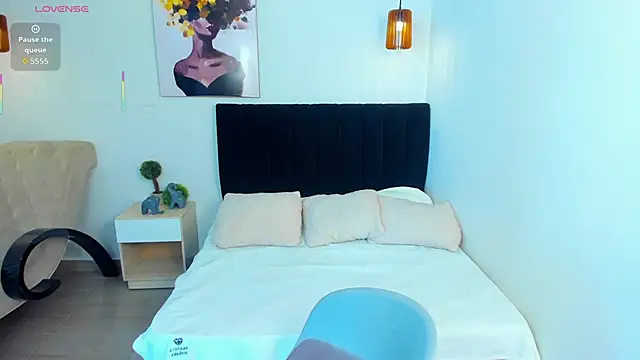 Scarlett  bell online show from October 3, 1:30 pm