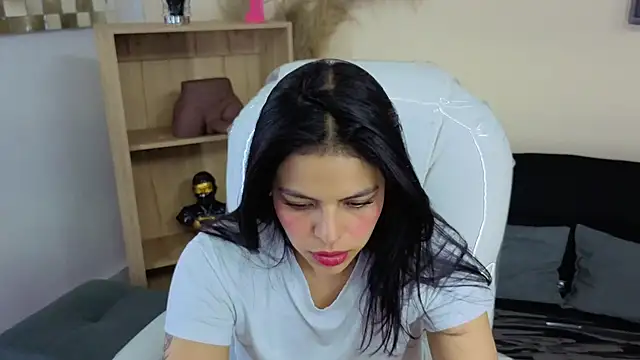 Eliie Ruizz online show from October 18, 8:53 pm