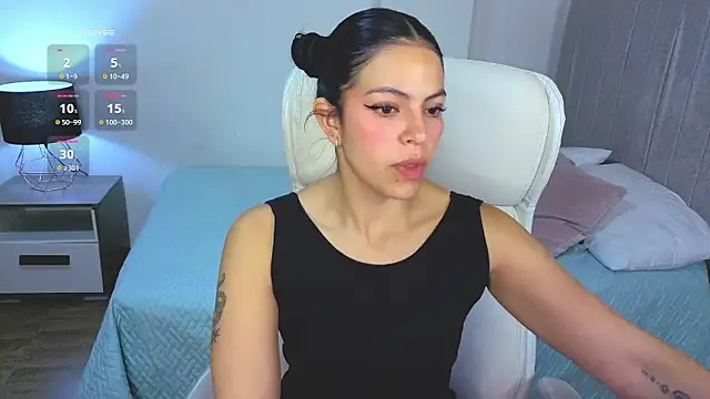 Eliie Ruizz online show from January 18, 4:49 am