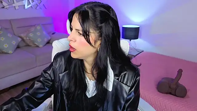 Eliie Ruizz online show from May 9, 5:01 am