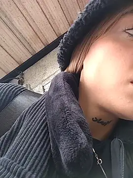 Snapshot of Dani_pegin chatting on December 19, 1:51 pm Dani pegin online show from December 19, 1:51 pm