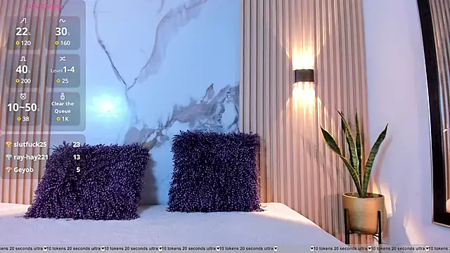 Snapshot of valentina_lux chatting on February 6, 9:11 am valentina lux online show from February 6, 9:11 am