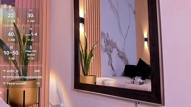 Snapshot of valentina_lux chatting on February 22, 9:23 am valentina lux online show from February 22, 9:23 am