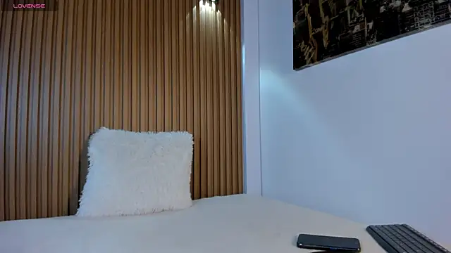 Snapshot of valentina_lux chatting on March 21, 7:24 pm valentina lux online show from March 21, 7:24 pm