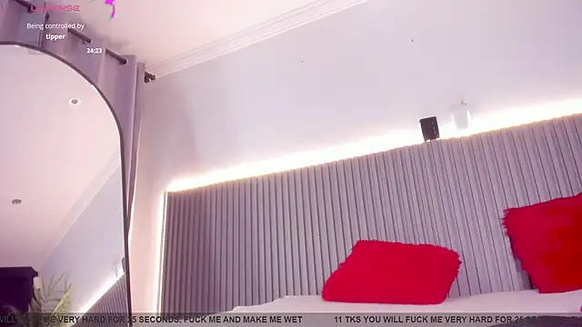 valentina lux online show from March 27, 7:35 pm