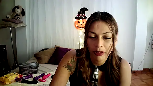 Snapshot of Hanna_Charming chatting on October 8, 6:38 pm Hanna Charming online show from October 8, 6:38 pm