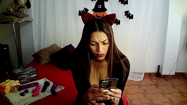 Snapshot of Hanna_Charming chatting on October 9, 6:06 pm Hanna Charming online show from October 9, 6:06 pm