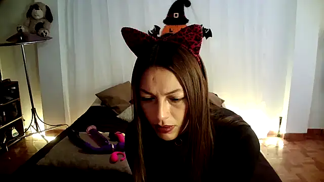 Snapshot of Hanna_Charming chatting on October 19, 6:30 pm Hanna Charming online show from October 19, 6:30 pm