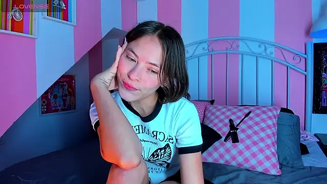 Snapshot of Liah_Grey8 chatting on December 16, 10:56 pm Liah Grey8 online show from December 16, 10:56 pm