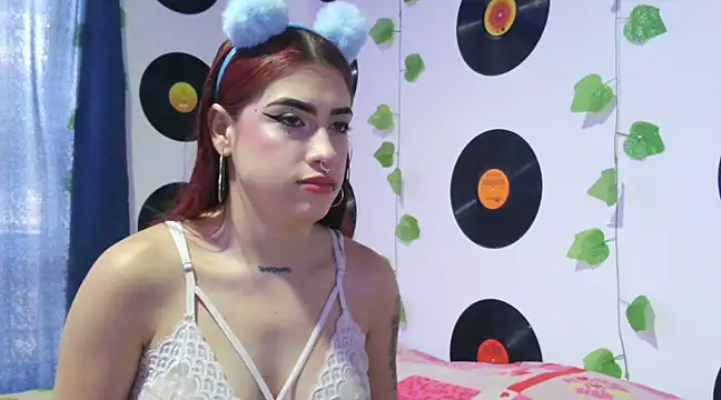 Darlyhooper1- online show from February 6, 6:02 pm