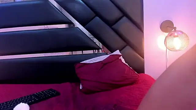 KimberlyVillaLobos online show from February 19, 5:49 pm