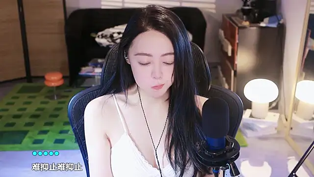 Snapshot of Roseonly_ chatting on October 13, 5:07 am Roseonly online show from October 13, 5:07 am