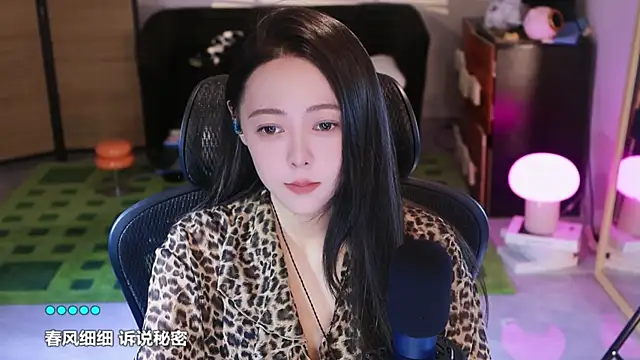 Snapshot of Roseonly_ chatting on October 27, 5:11 am Roseonly online show from October 27, 5:11 am