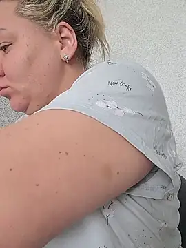 Snapshot of Anna_Curvy chatting on March 20, 4:17 am Anna Curvy online show from March 20, 4:17 am