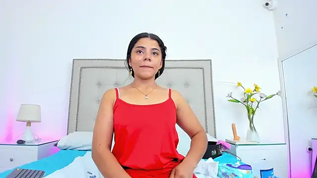 Snapshot of JulieeHabubu chatting on April 4, 8:28 pm JulieeHabubu online show from April 4, 8:28 pm