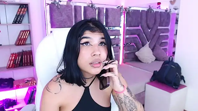 Snapshot of AliceWalker_11 chatting on January 19, 8:09 pm AliceWalker 11 online show from January 19, 8:09 pm