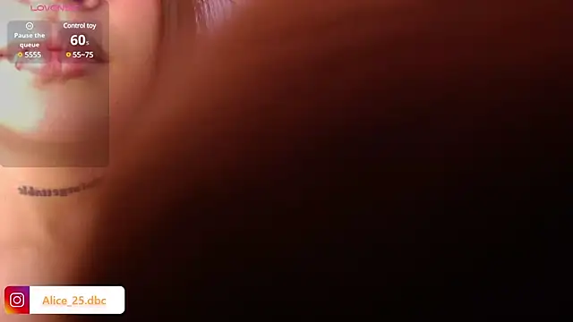 Snapshot of AliceWalker_11 chatting on January 23, 7:40 pm AliceWalker 11 online show from January 23, 7:40 pm