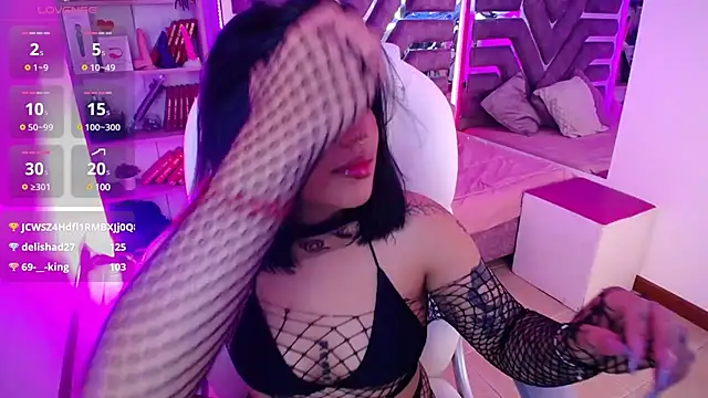 Snapshot of AliceWalker_11 chatting on February 1, 10:55 pm AliceWalker 11 online show from February 1, 10:55 pm