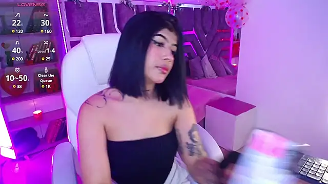 Snapshot of AliceWalker_11 chatting on February 10, 8:10 pm AliceWalker 11 online show from February 10, 8:10 pm