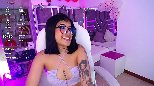 Snapshot of AliceWalker_11 chatting on February 19, 2:12 am AliceWalker 11 online show from February 19, 2:12 am