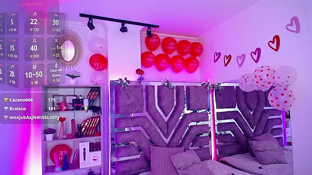 Snapshot of AliceWalker_11 chatting on February 20, 2:29 am AliceWalker 11 online show from February 20, 2:29 am