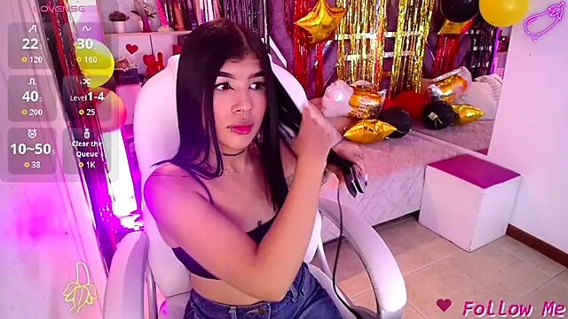 Snapshot of AliceWalker_11 chatting on October 1, 8:15 pm AliceWalker 11 online show from October 1, 8:15 pm