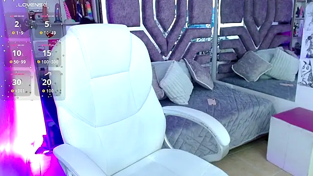 AliceWalker 11 online show from November 12, 9:14 pm