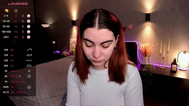 Snapshot of hannacheekss_ chatting on February 25, 2:10 am hannacheekss online show from February 25, 2:10 am