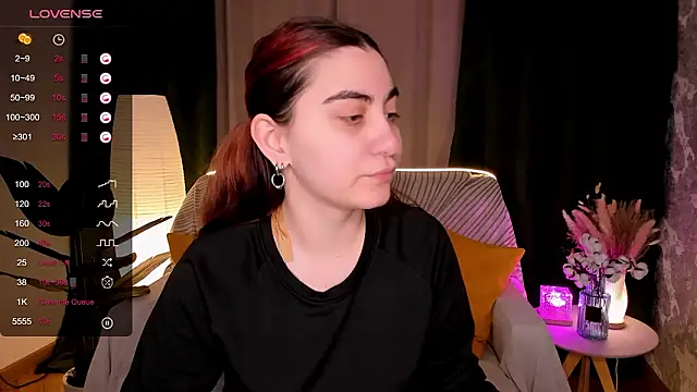 Snapshot of hannacheekss_ chatting on March 11, 2:06 am hannacheekss online show from March 11, 2:06 am