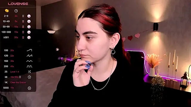 Snapshot of hannacheekss_ chatting on March 12, 2:07 am hannacheekss online show from March 12, 2:07 am