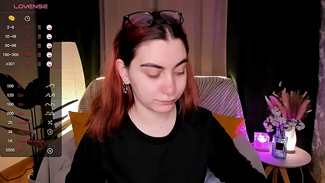 Snapshot of hannacheekss_ chatting on March 13, 2:07 am hannacheekss online show from March 13, 2:07 am