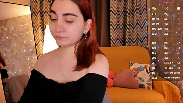 Snapshot of hannacheekss_ chatting on March 17, 2:05 am hannacheekss online show from March 17, 2:05 am