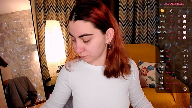 Snapshot of hannacheekss_ chatting on March 21, 2:05 am hannacheekss online show from March 21, 2:05 am