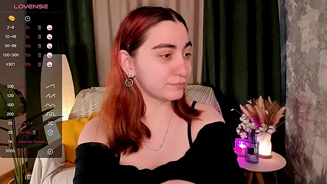 Snapshot of hannacheekss_ chatting on March 24, 2:05 am hannacheekss online show from March 24, 2:05 am