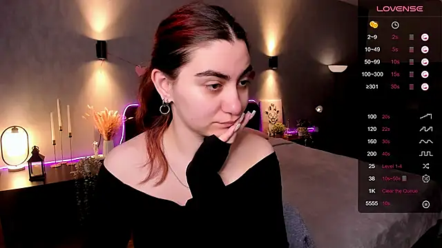 Snapshot of hannacheekss_ chatting on March 26, 2:06 am hannacheekss online show from March 26, 2:06 am