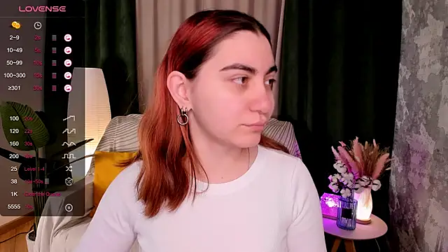 Snapshot of hannacheekss_ chatting on March 28, 2:11 am hannacheekss online show from March 28, 2:11 am