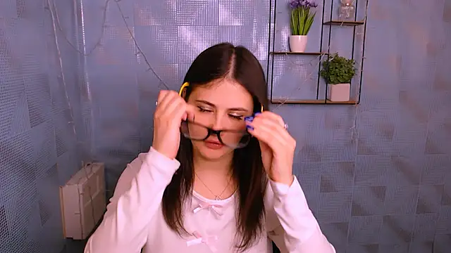 AliceSexyyy  online show from January 6, 1:30 pm