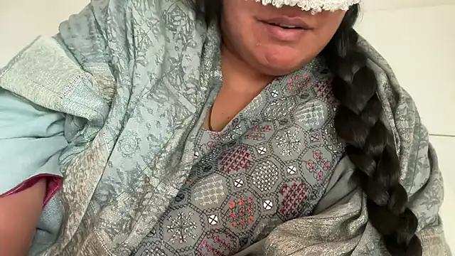 Snapshot of MashaCL chatting on October 8, 9:18 am MashaCL online show from October 8, 9:18 am