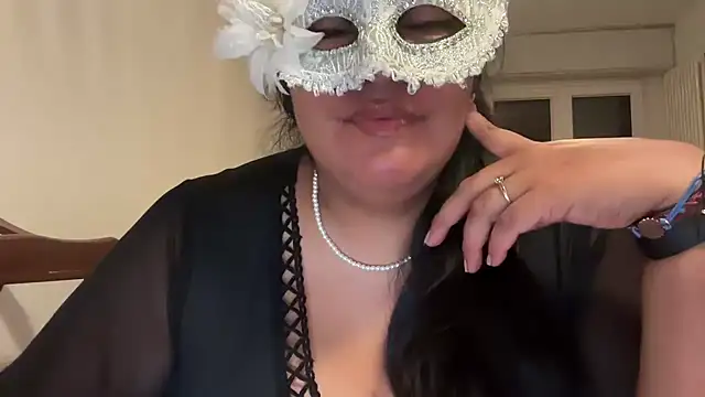 Snapshot of MashaCL chatting on October 14, 5:14 pm MashaCL online show from October 14, 5:14 pm