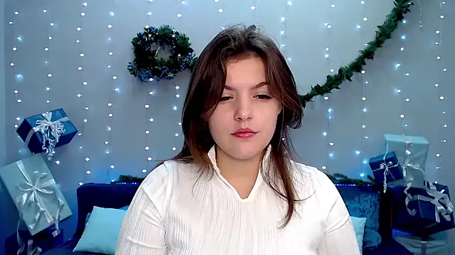 Snapshot of showmeparadise chatting on December 6, 9:43 am showmeparadise online show from December 6, 9:43 am