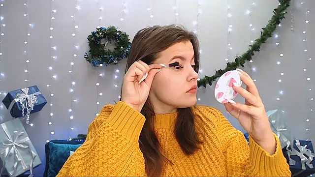 Snapshot of showmeparadise chatting on December 8, 6:11 am showmeparadise online show from December 8, 6:11 am