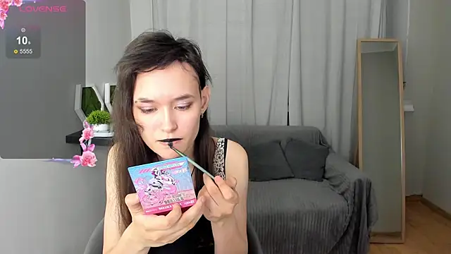 Emily Strikeee online show from December 4, 12:47 pm