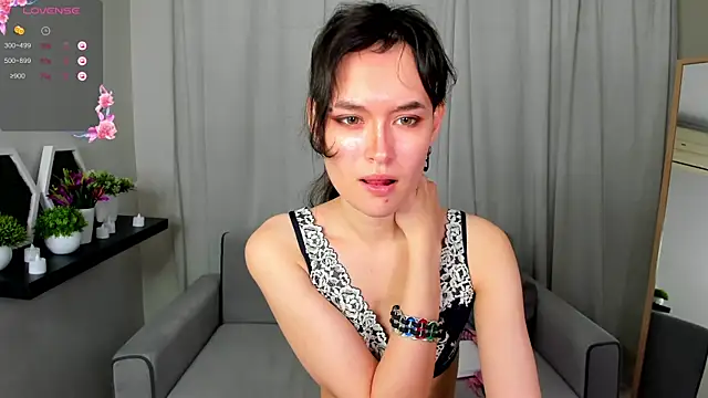 Emily Strikeee online show from December 8, 1:14 pm