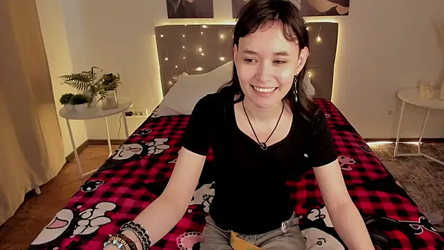 Emily Strikeee online show from April 27, 1:36 am