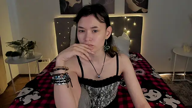 Emily Strikeee online show from April 29, 1:53 am